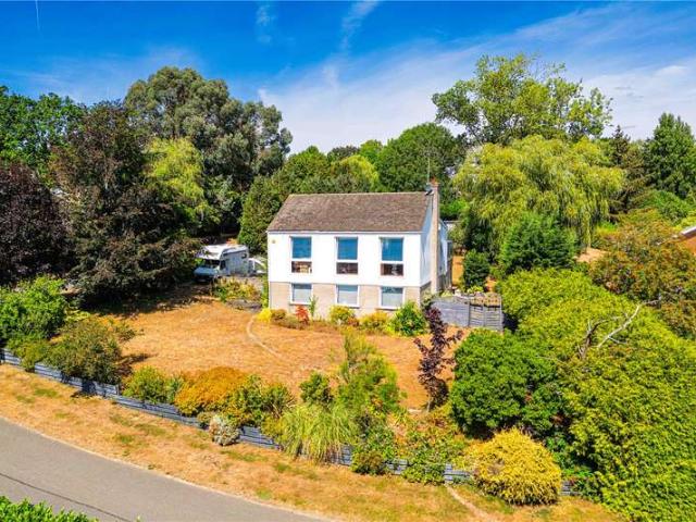 House for sale in Pouchen End, Hertfordshire