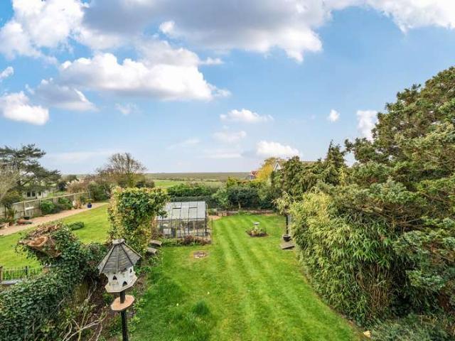 House for sale in Dale Hill, Essex