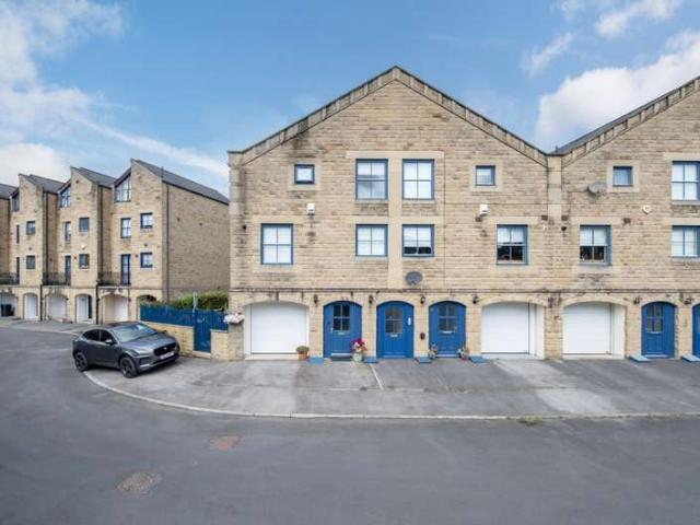 House for sale in Crossflatts, West Yorkshire