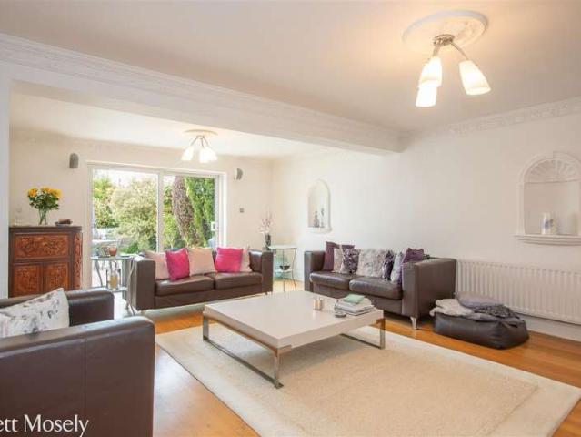 House for sale in The Butts, Kent