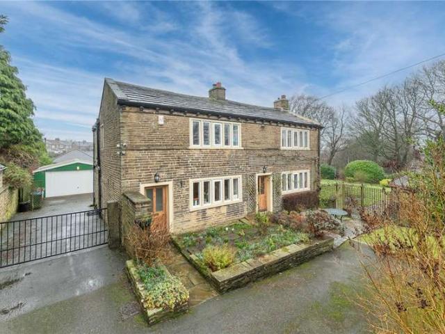 House for sale in Broad Folds, Clayton