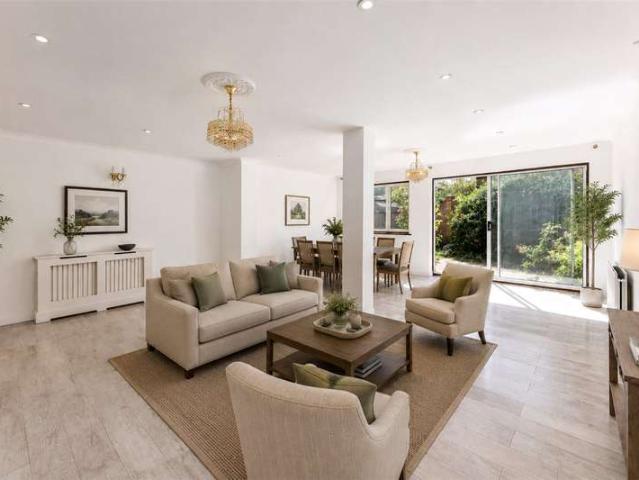 House for sale in Southfields, Greater London