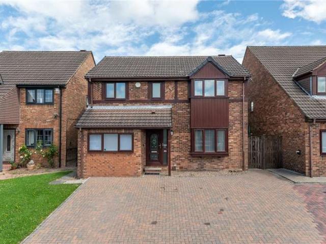 House for sale in Drighlington, Adwalton