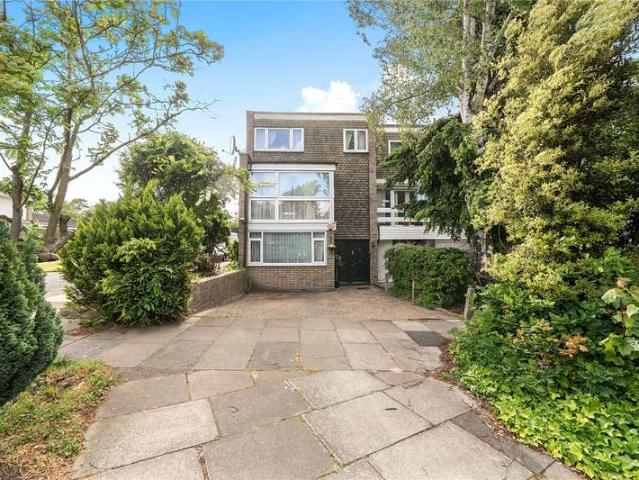House for sale in London Borough of Ealing, Perivale