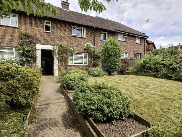 House for sale in Hillview, Surrey