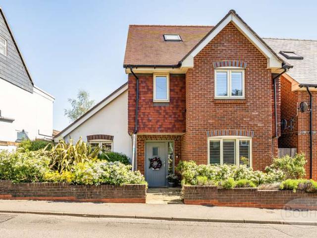 House for sale in Fole, Surrey