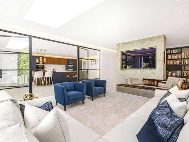 House for sale in East Barnet, Greater London