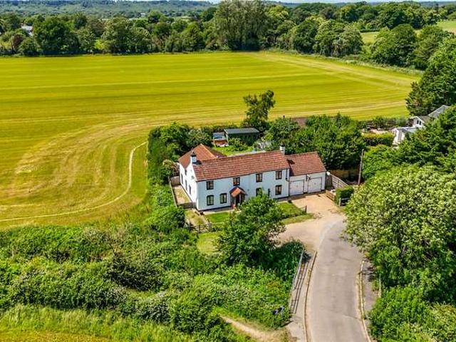 House for sale in Burton and Winkton