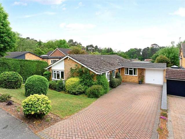 Bungalow for sale in Heatherside, Heol-las