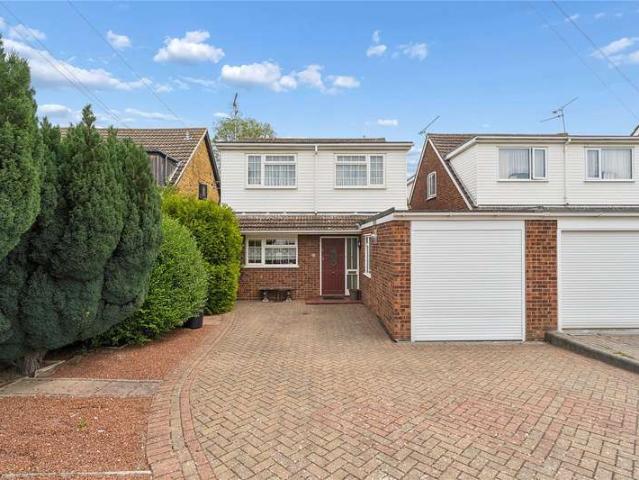 House for sale in Laindon, Essex