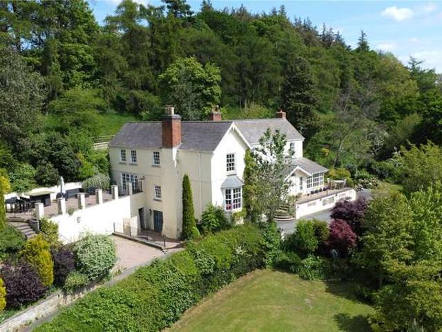 House for sale in Welshpool, Wales