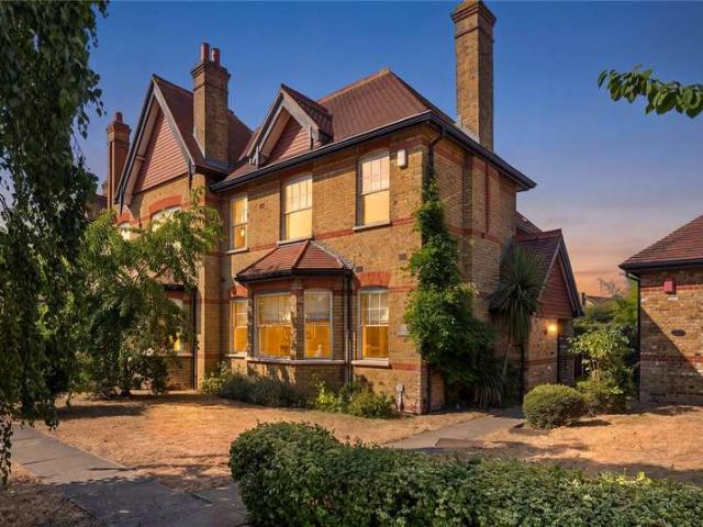 House for sale in Hornchurch, Greater London