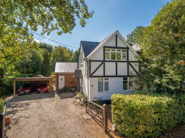 House for sale in Heol-las, Surrey