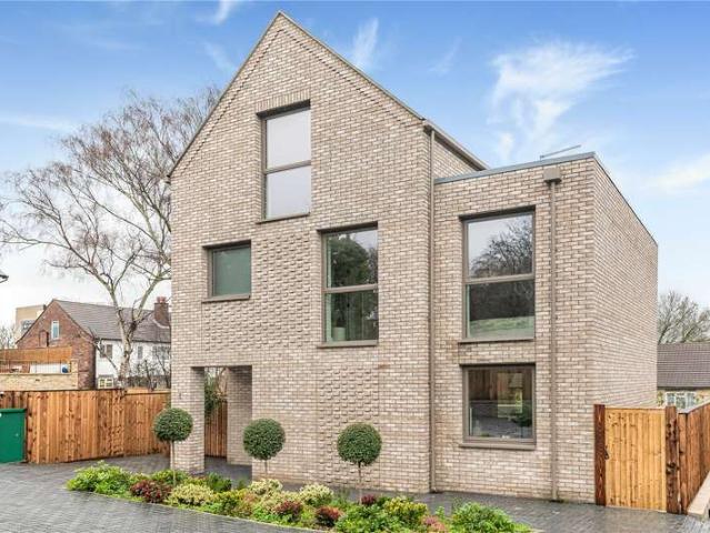 House for sale in High Barnet, Greater London