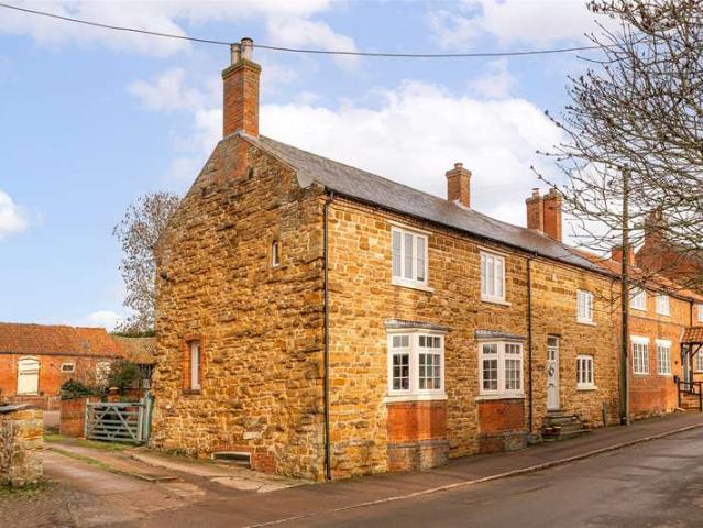 House for sale in Holwell, Brentingby