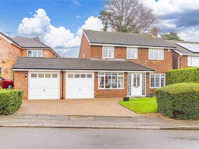House for sale in Counters End, Pouchen End
