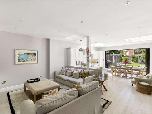 House for sale in Summerstown, Greater London