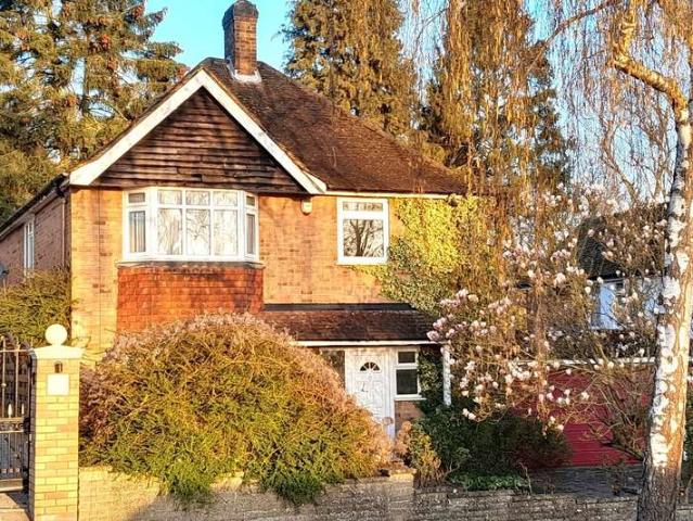 House for sale in Woodmansterne, Reigate and Banstead