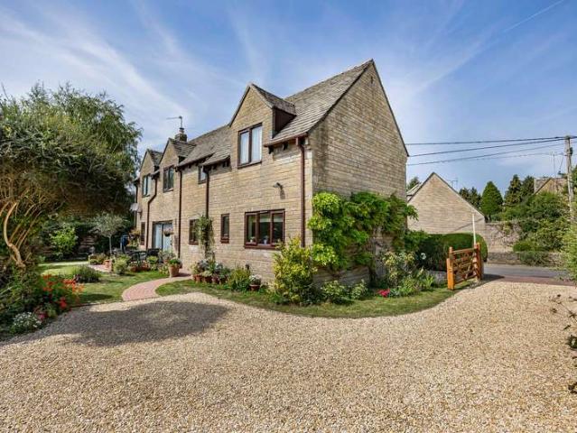 House for sale in Oaksey