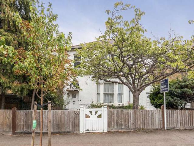 House for sale in Bell Green, Greater London
