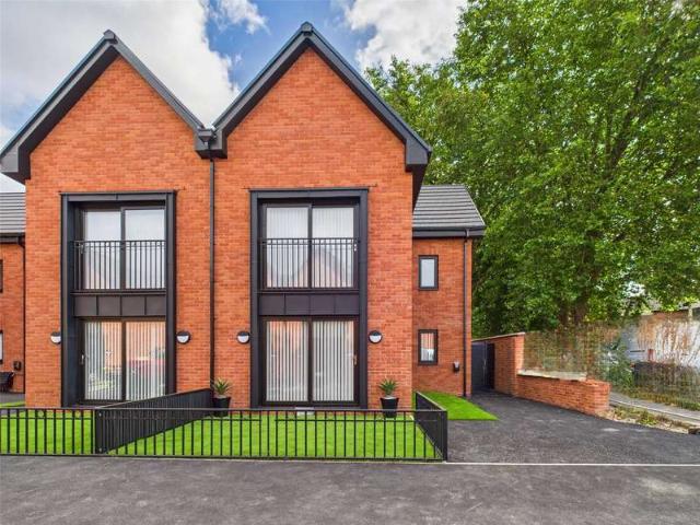 House for sale in Georgia, Greater Manchester