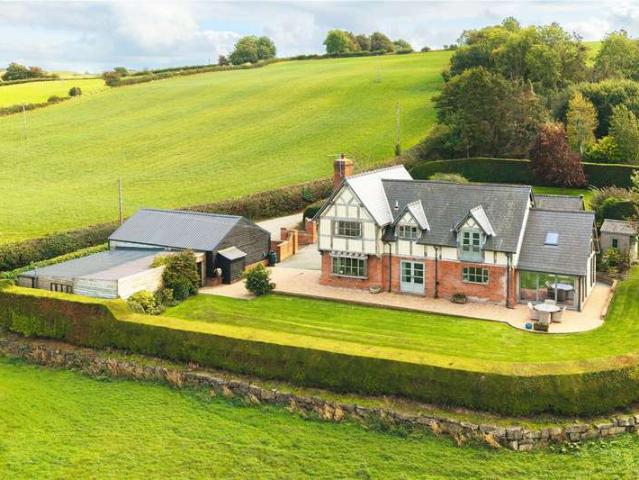 House for sale in Llanfair Caereinion, Wales