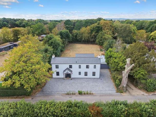 House for sale in Burstow, Hillview