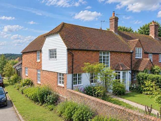 House for sale in Ewhurst Green, Heathlands