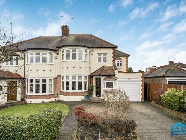 House for sale in Winchmore Hill, Edmonton