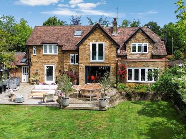 House for sale in Fole, Surrey