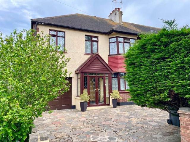 House for sale in Alton Barnes, Essex