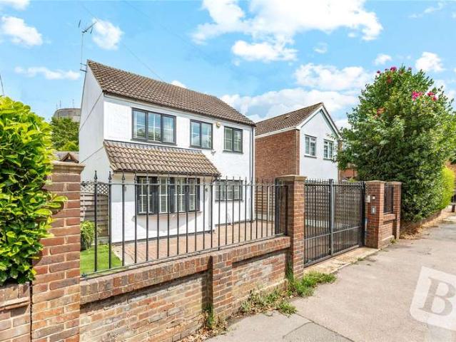 House for sale in Navestock Side, Essex