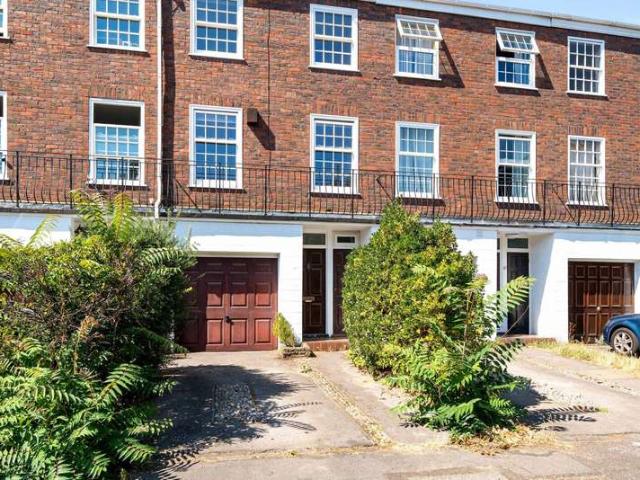 House for sale in Hampton Wick, Greater London