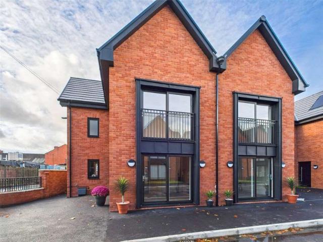 House for sale in Georgia, Greater Manchester