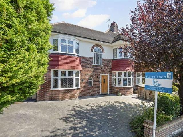 House for sale in London Borough of Merton, Raynes Park