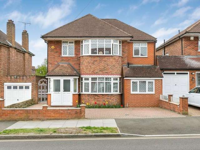 House for sale in Little Stanmore, Greater London