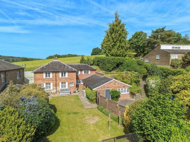 House for sale in Hillview, Surrey
