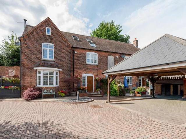 House for sale in Bromsgrove, Worcestershire