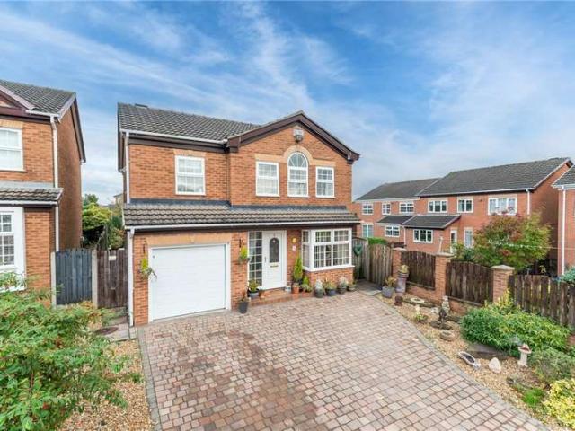 House for sale in Tingley, Leeds