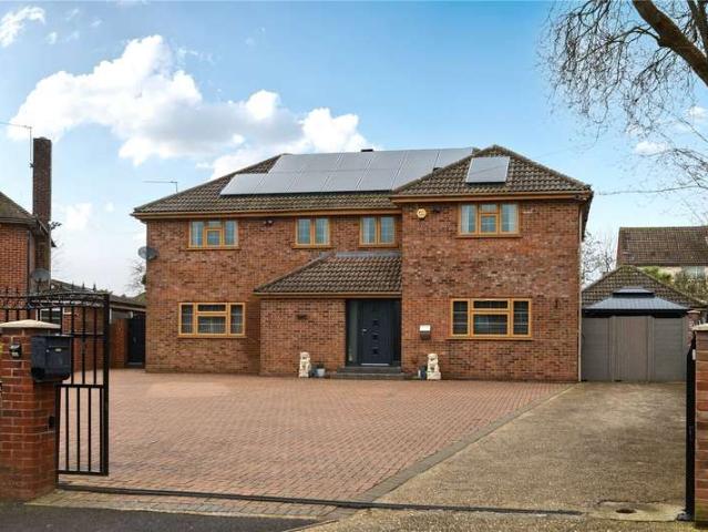 House for sale in Shinfield