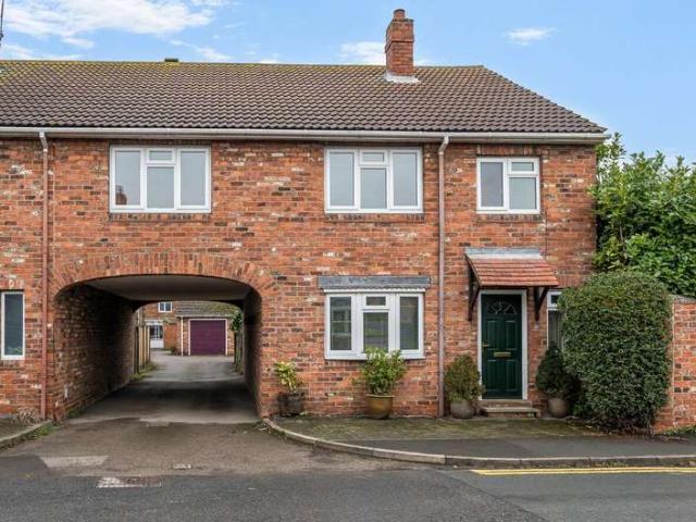 House for sale in Cawood, North Yorkshire
