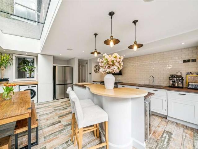 House for sale in Earlsfield, Greater London