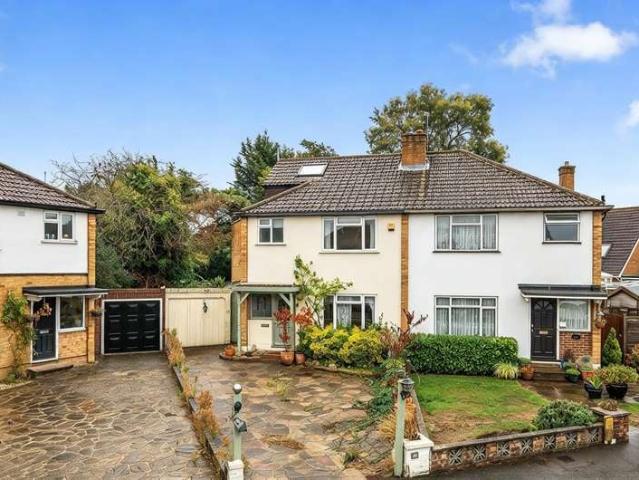 House for sale in Chertsey, Runnymede
