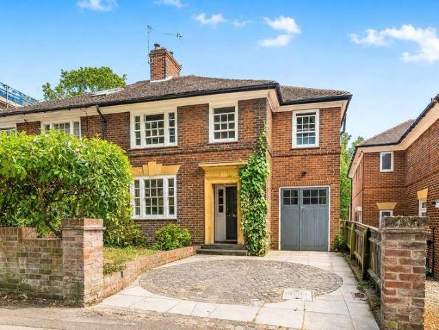 House for sale in The Slade, Oxfordshire