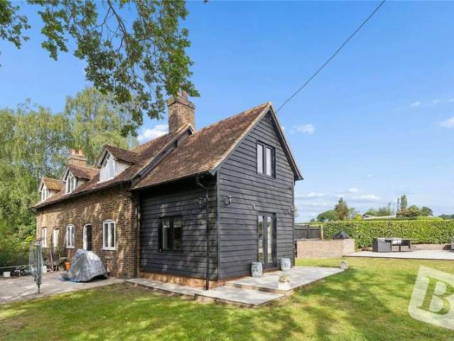 House for sale in Passingford Bridge, Epping