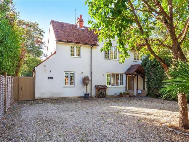 House for sale in Hare Hatch, Wargrave
