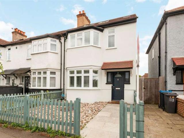 House for sale in Motspur Park, West Barnes