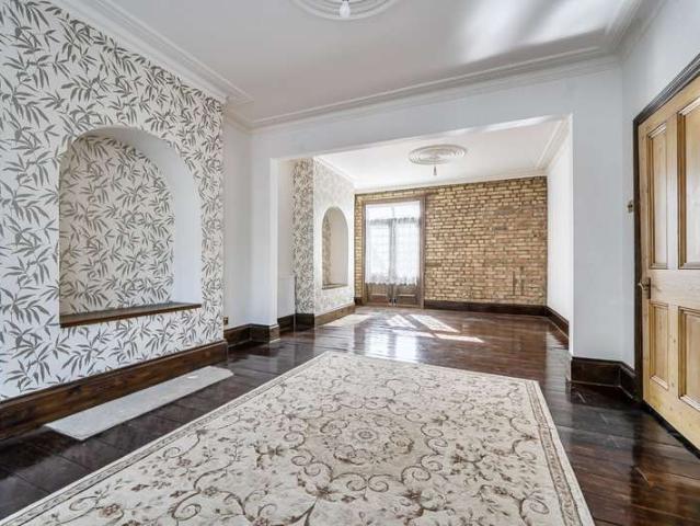 House for sale in Winchmore Hill, Greater London