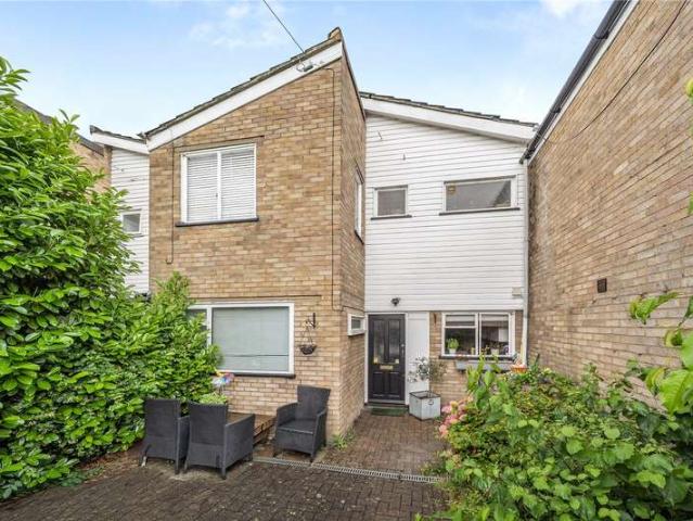 House for sale in Little Stanmore, Greater London