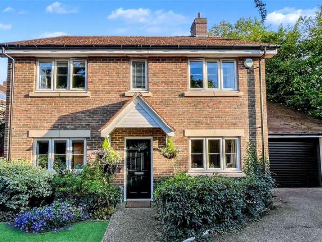 House for sale in Fole, Surrey